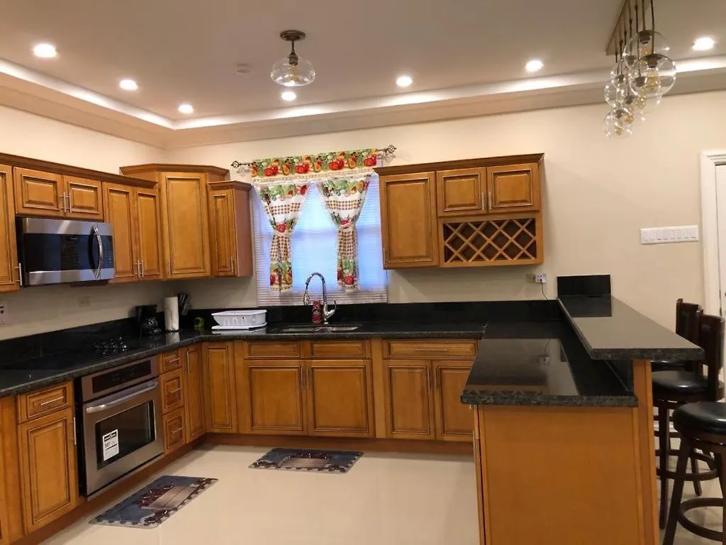 Sundown Crescent Apartments Кингстон