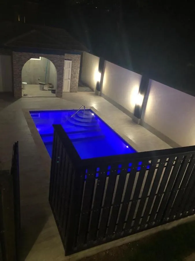 Sundown Crescent Apartments Кингстон