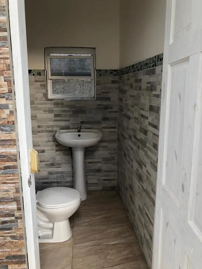 Sundown Crescent Apartments Кингстон